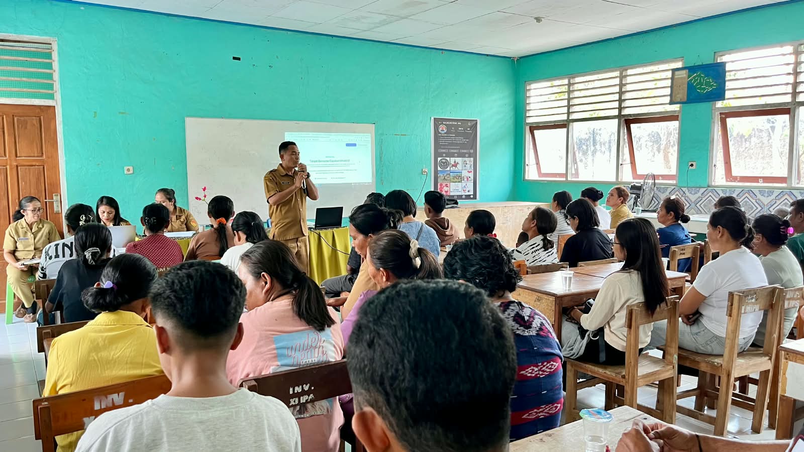 SMA Negeri 12 Kupang walaupun telah ganti Kepala Sekolah tetapi tetap mempertahankan transparansi keuang sekolah